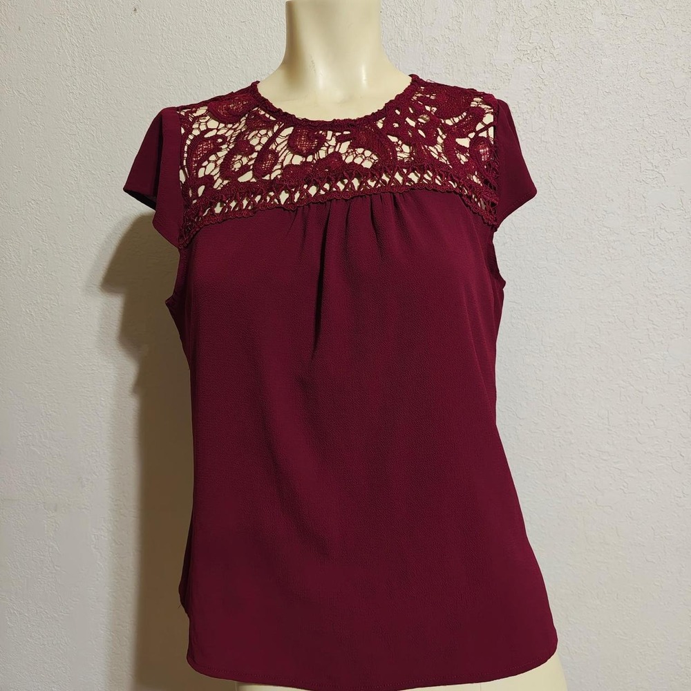 A'GACI Burgundy Lace Yoke Blouse Short Sleeve Back Zip Top Red Medium